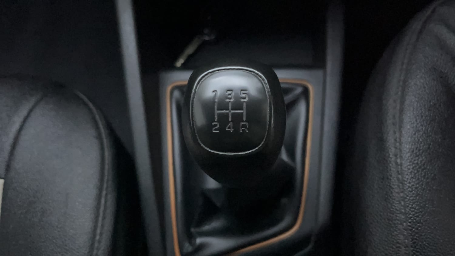 Used 2017 Hyundai Elite i20 Asta 1.2 Dual Tone Petrol Manual interior GEAR  KNOB VIEW