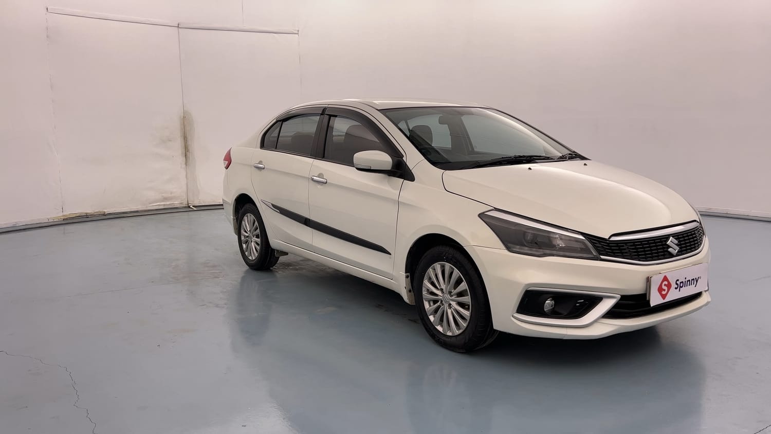 Used 2022 Maruti Suzuki Ciaz Zeta 1.5 Petrol Manual exterior RIGHT FRONT CORNER VIEW