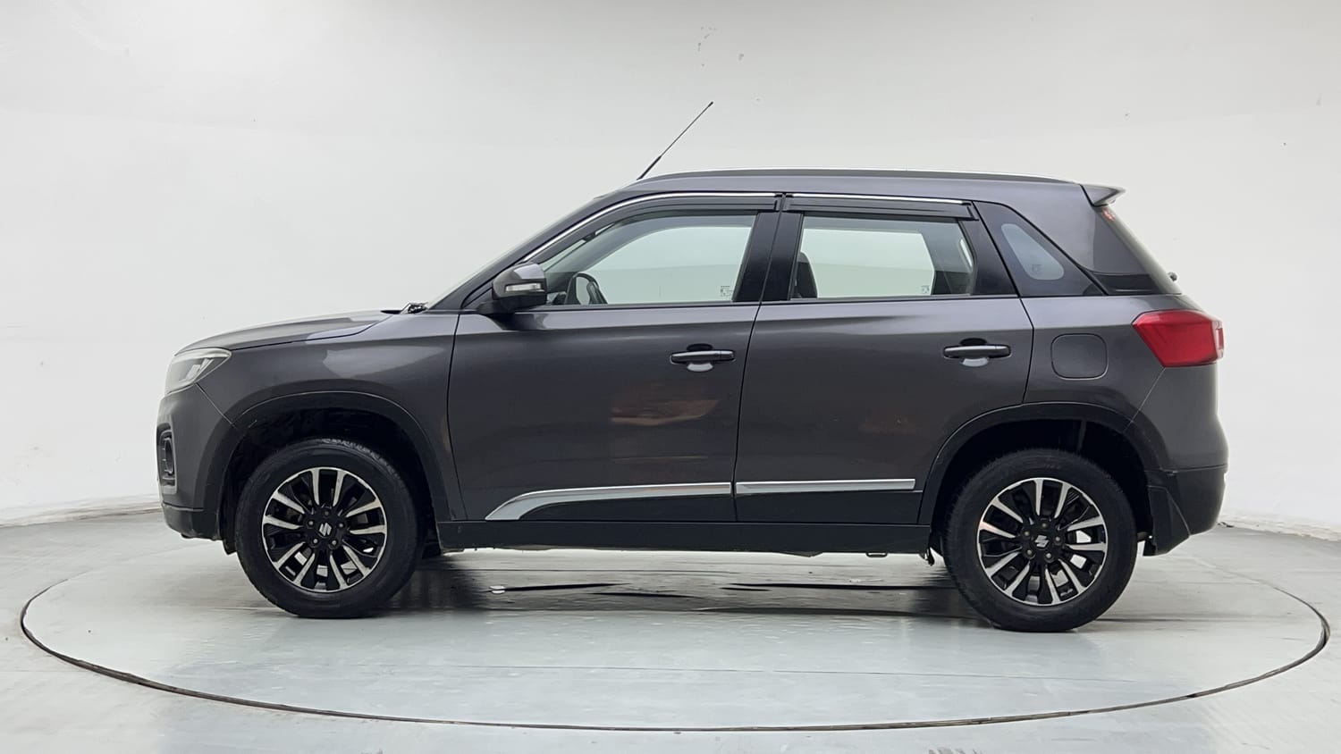 Used 2020 maruti-suzuki Vitara Brezza ZXi Plus Petrol Manual exterior LEFT SIDE VIEW