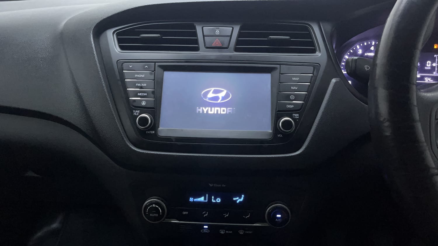 Used 2017 Hyundai Elite i20 Asta 1.2 Dual Tone Petrol Manual interior MUSIC SYSTEM & AC CONTROL VIEW