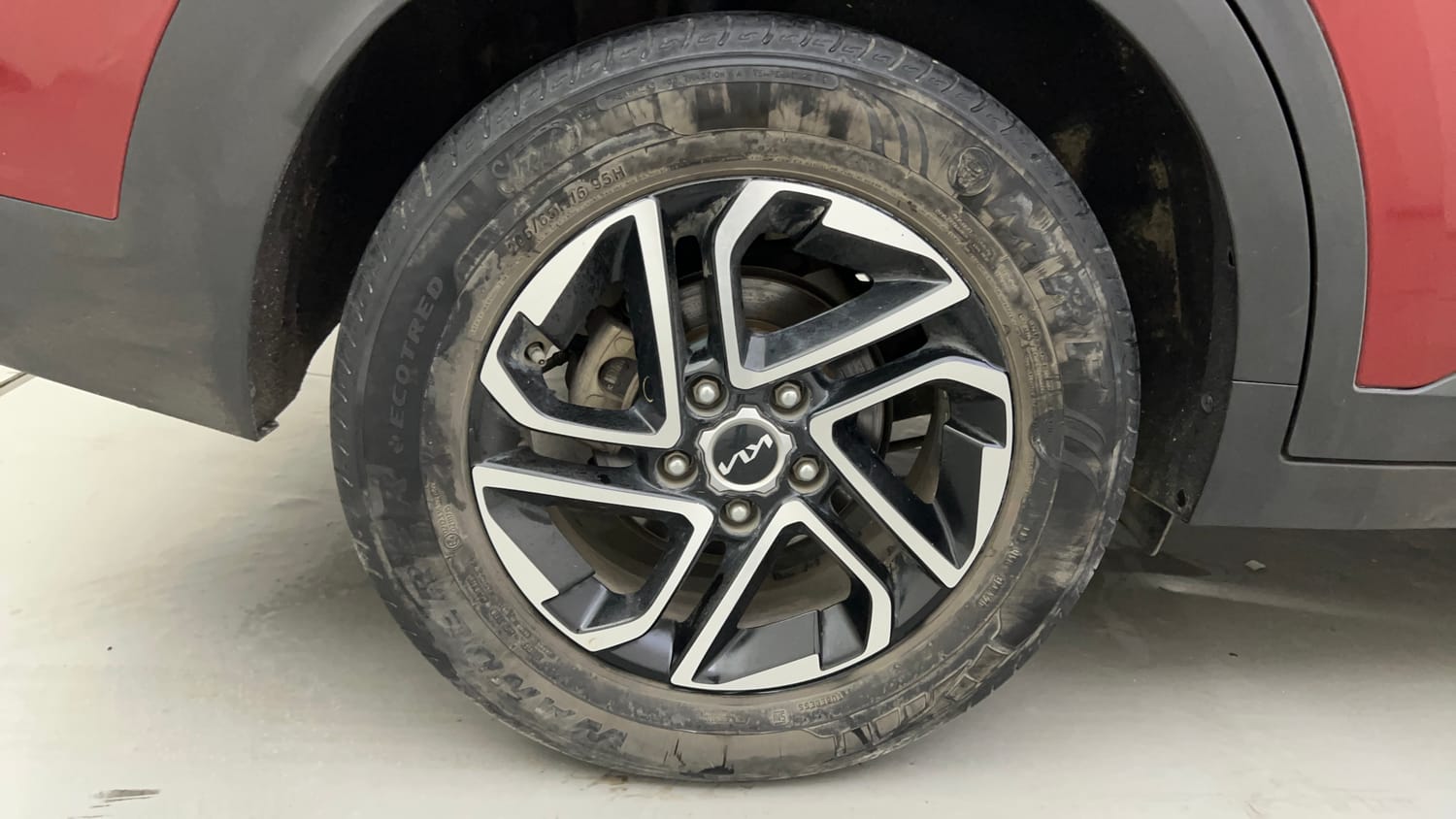 Used 2023 Kia Carens Prestige Plus 1.4 Petrol MT 7 STR Petrol Manual tyres RIGHT REAR TYRE RIM VIEW