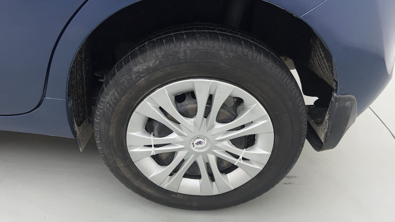 Used 2017 Maruti Suzuki Baleno Delta 1.2 Petrol Manual tyres LEFT REAR TYRE RIM VIEW