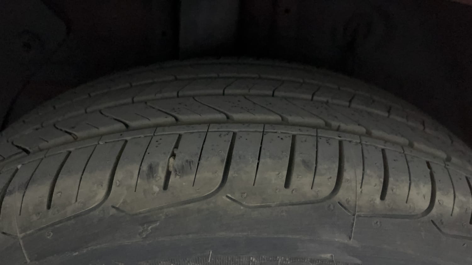 Used 2017 Hyundai Elite i20 Asta 1.2 Dual Tone Petrol Manual tyres RIGHT REAR TYRE TREAD VIEW