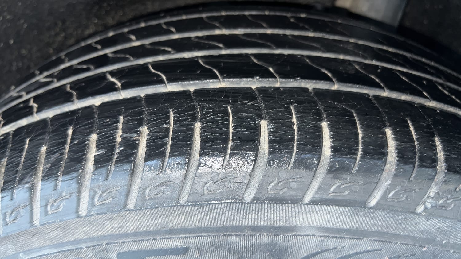 Used 2020 maruti-suzuki Vitara Brezza ZXi Plus Petrol Manual tyres LEFT REAR TYRE TREAD VIEW