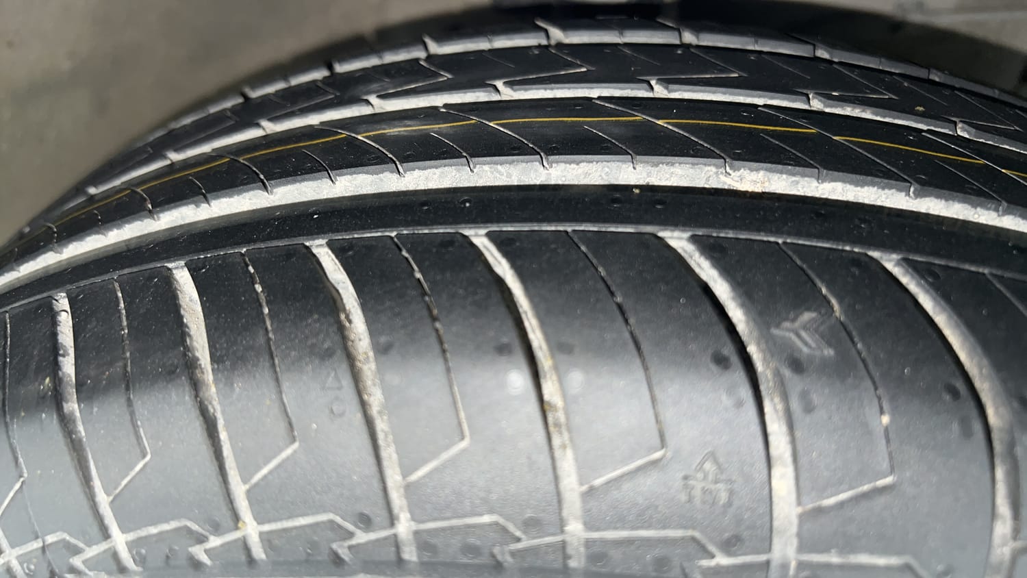 Used 2022 Maruti Suzuki Ciaz Zeta 1.5 Petrol Manual tyres RIGHT FRONT TYRE TREAD VIEW