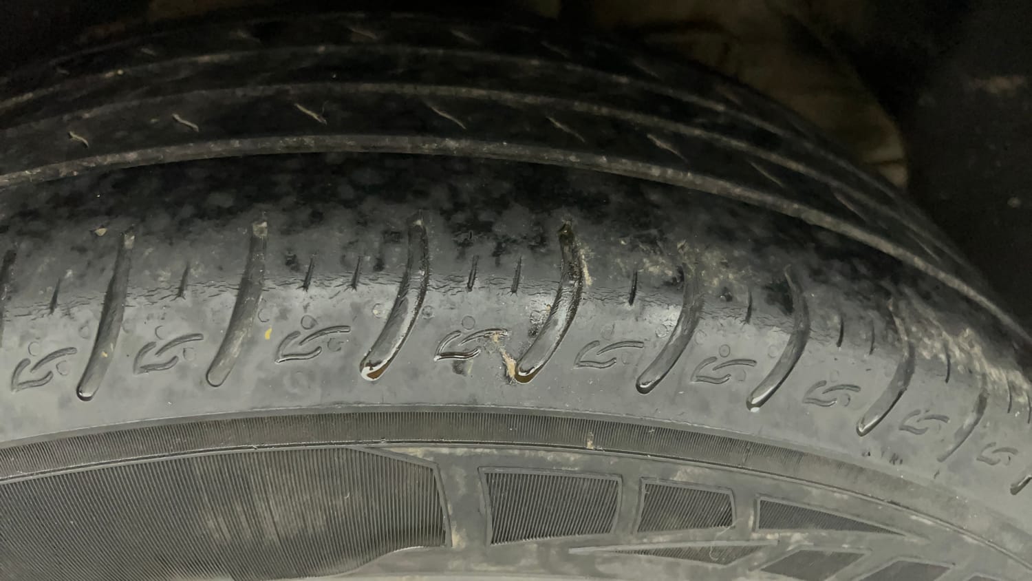 Used 2023 Kia Carens Prestige Plus 1.4 Petrol MT 7 STR Petrol Manual tyres LEFT REAR TYRE TREAD VIEW