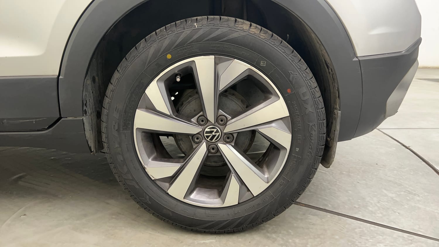 Used 2022 Volkswagen Taigun Topline 1.0 TSI AT Petrol Automatic tyres LEFT REAR TYRE RIM VIEW