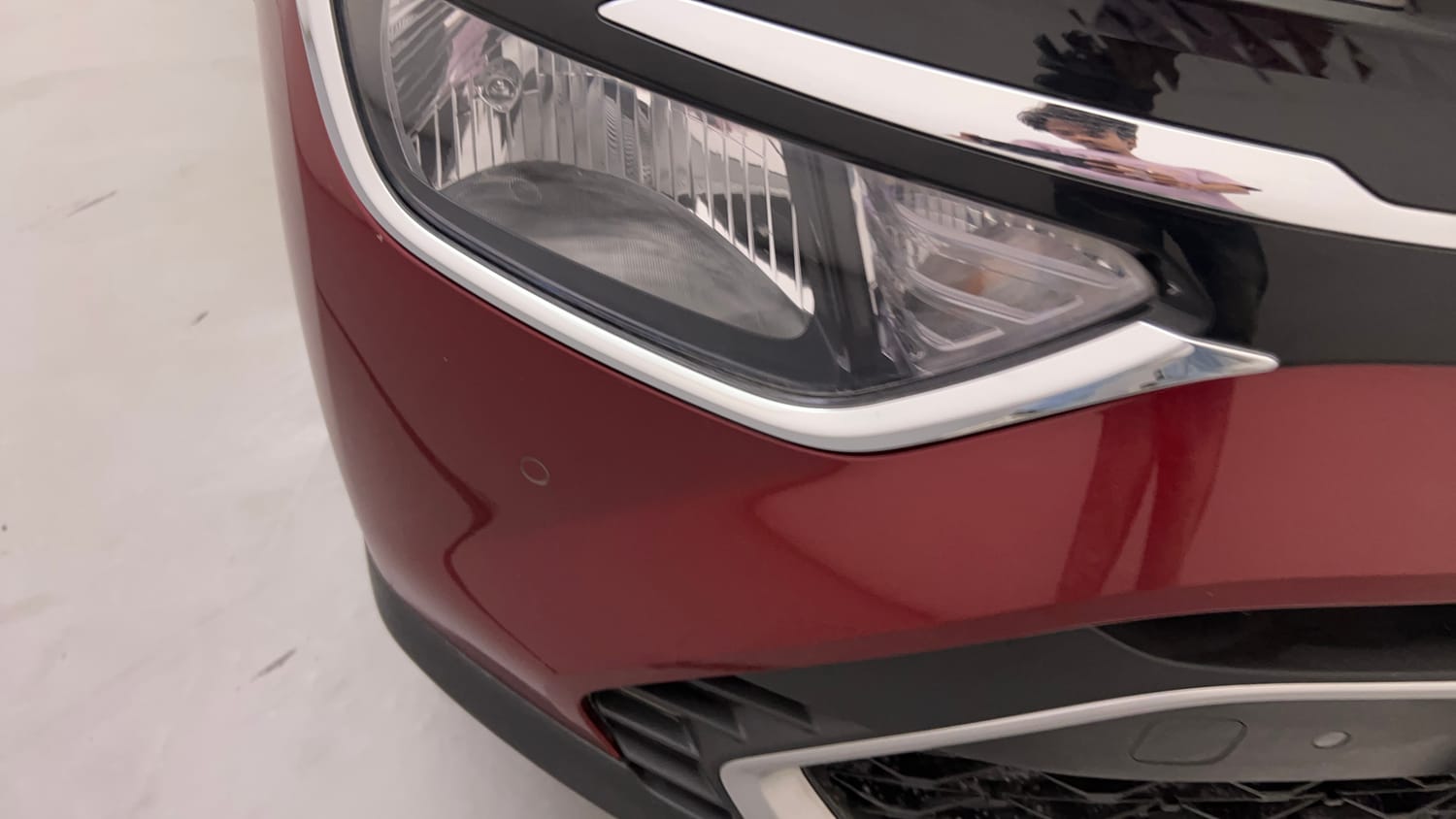 Used 2023 Kia Carens Prestige Plus 1.4 Petrol MT 7 STR Petrol Manual dents MINOR SCRATCH