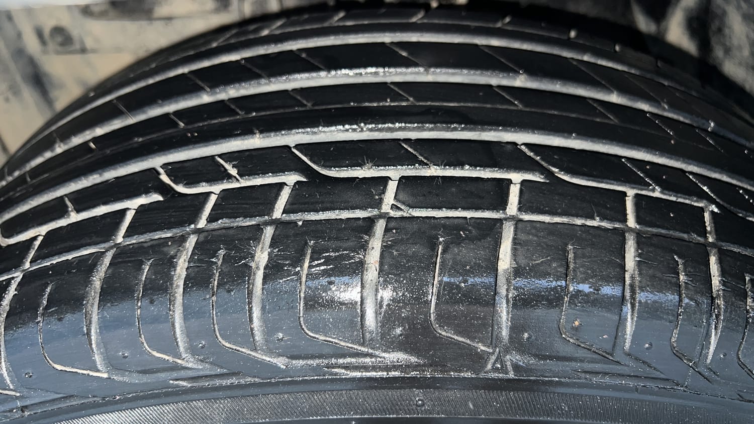Used 2020 maruti-suzuki Vitara Brezza ZXi Plus Petrol Manual tyres LEFT FRONT TYRE TREAD VIEW