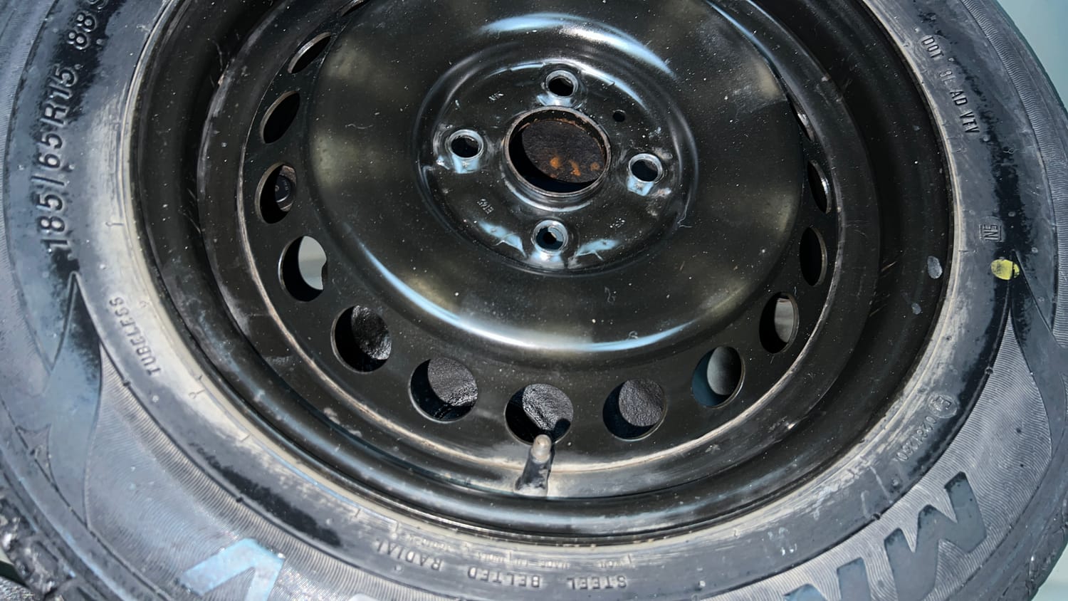 Used 2017 Maruti Suzuki Baleno Delta 1.2 Petrol Manual tyres SPARE TYRE VIEW