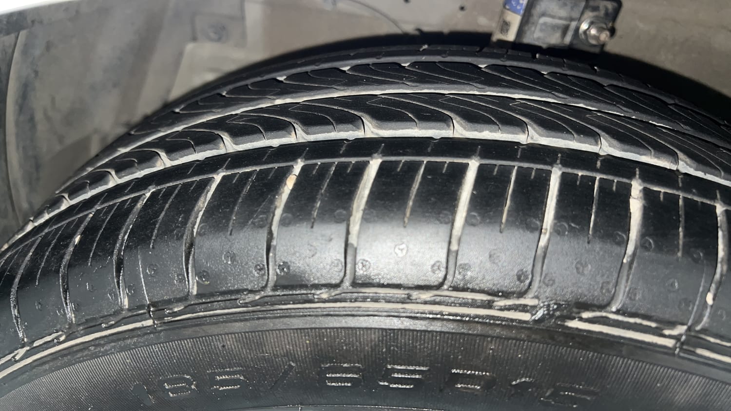 Used 2022 Maruti Suzuki Ciaz Zeta 1.5 Petrol Manual tyres LEFT FRONT TYRE TREAD VIEW