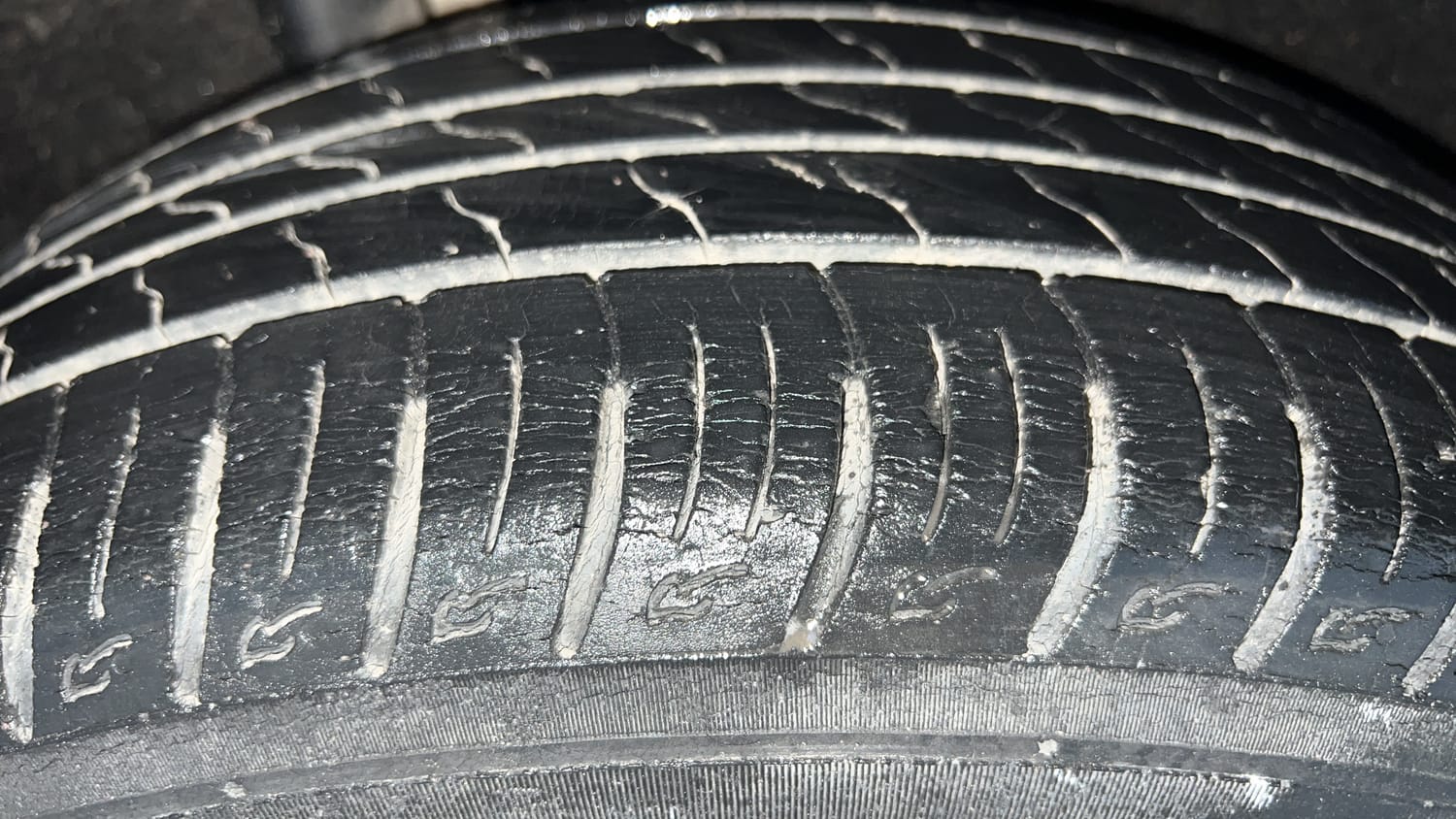 Used 2020 maruti-suzuki Vitara Brezza ZXi Plus Petrol Manual tyres RIGHT REAR TYRE TREAD VIEW