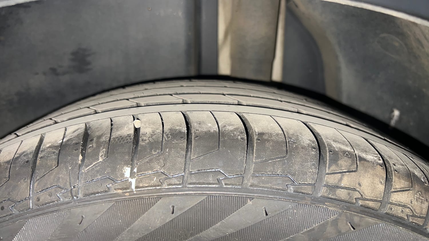 Used 2022 Volkswagen Taigun Topline 1.0 TSI AT Petrol Automatic tyres LEFT REAR TYRE TREAD VIEW