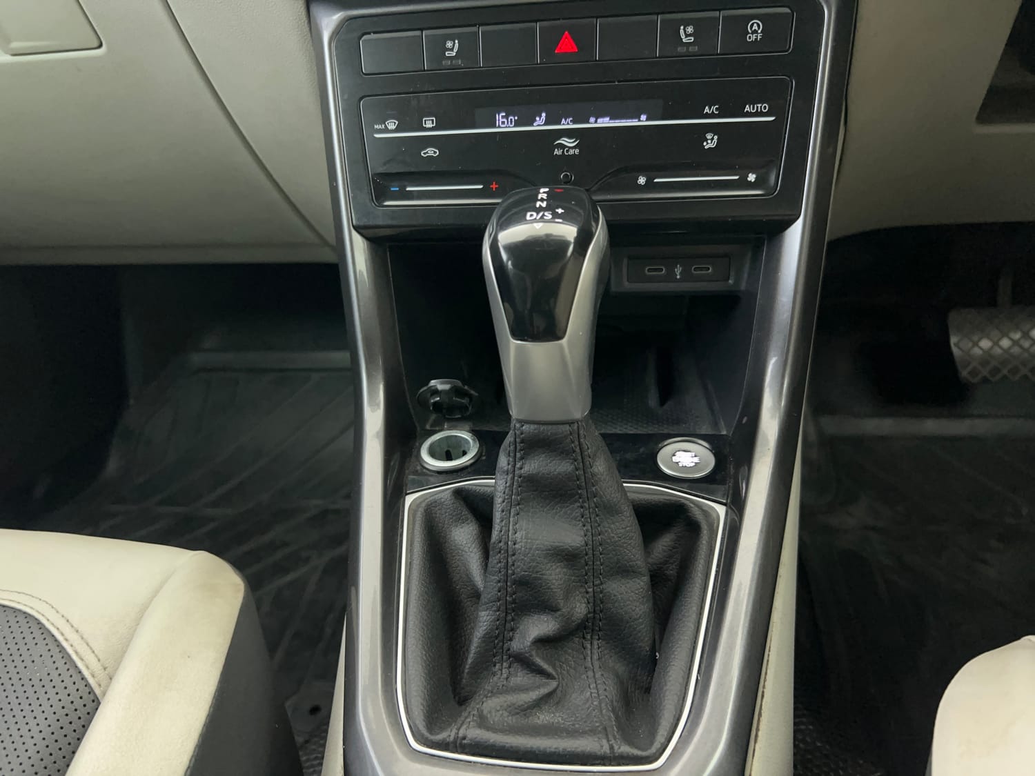 Used 2022 Volkswagen Taigun Topline 1.0 TSI AT Petrol Automatic interior GEAR  KNOB VIEW