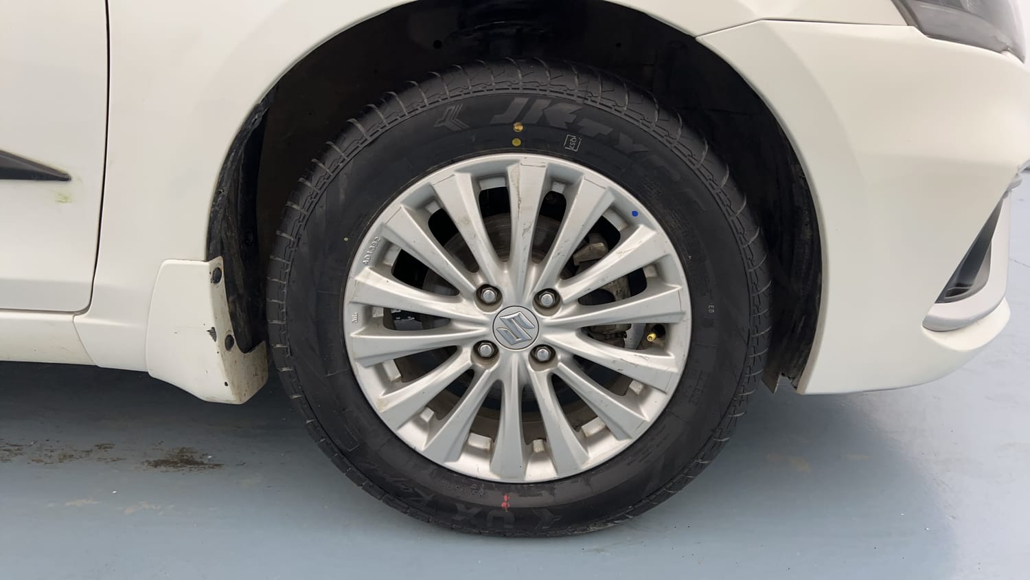 Used 2022 Maruti Suzuki Ciaz Zeta 1.5 Petrol Manual tyres RIGHT FRONT TYRE RIM VIEW