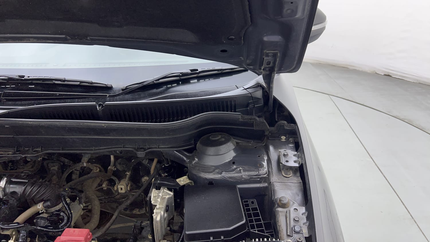Used 2020 maruti-suzuki Vitara Brezza ZXi Plus Petrol Manual engine ENGINE LEFT SIDE HINGE & APRON VIEW
