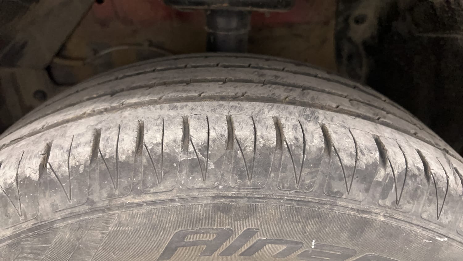 Used 2022 Maruti Suzuki Vitara Brezza [2020-2022] ZXI Plus Dual Tone Petrol Manual tyres LEFT FRONT TYRE TREAD VIEW