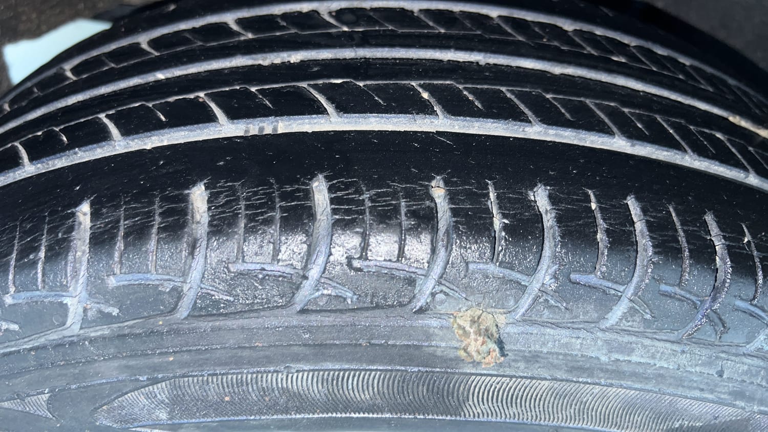 Used 2017 Maruti Suzuki Baleno Delta 1.2 Petrol Manual tyres RIGHT REAR TYRE TREAD VIEW