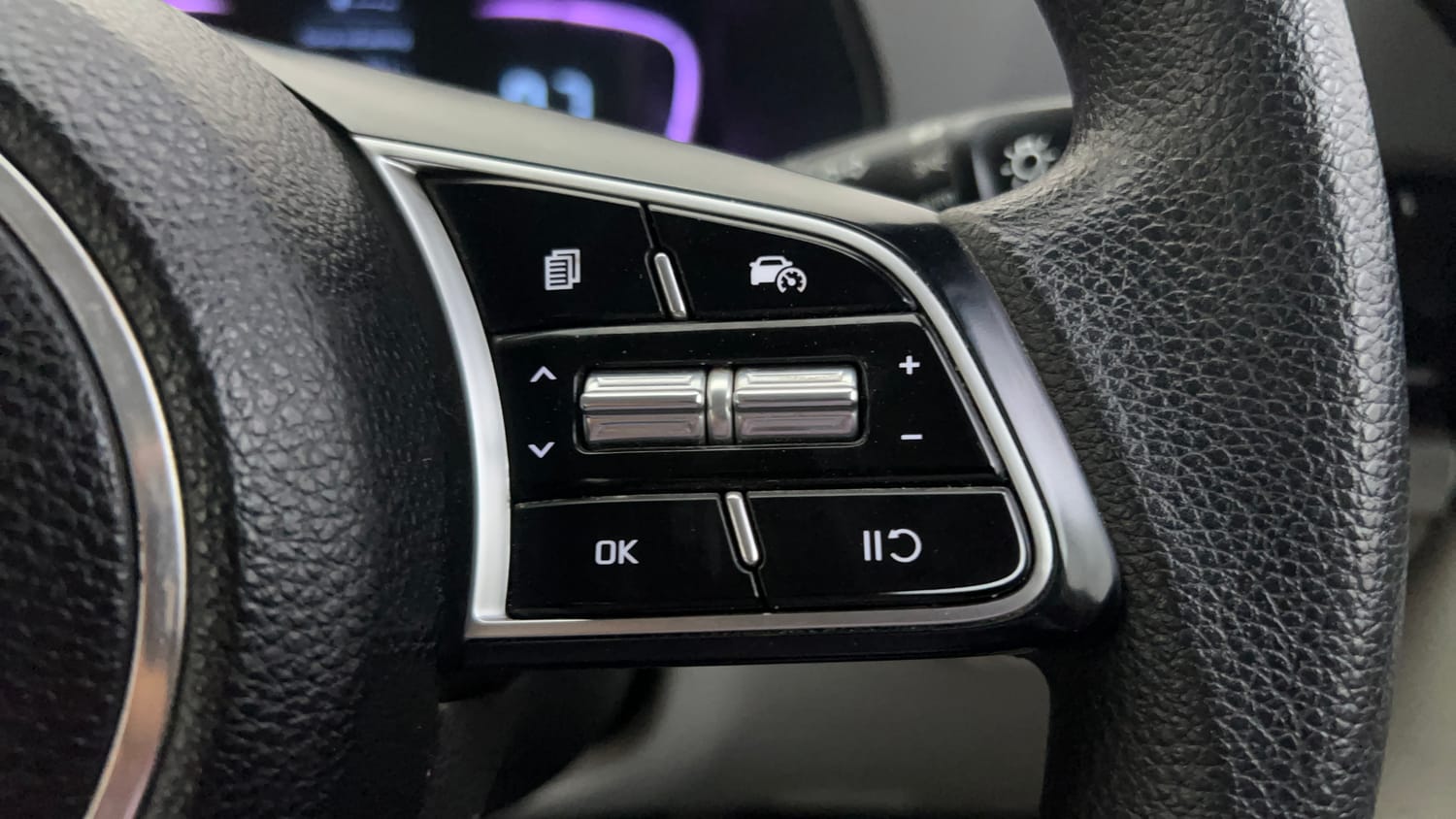 Used 2023 Kia Carens Prestige Plus 1.4 Petrol MT 7 STR Petrol Manual top_features Cruise control