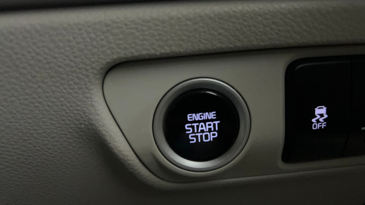 Used 2023 Kia Carens Prestige Plus 1.4 Petrol MT 7 STR Petrol Manual top_features Keyless start