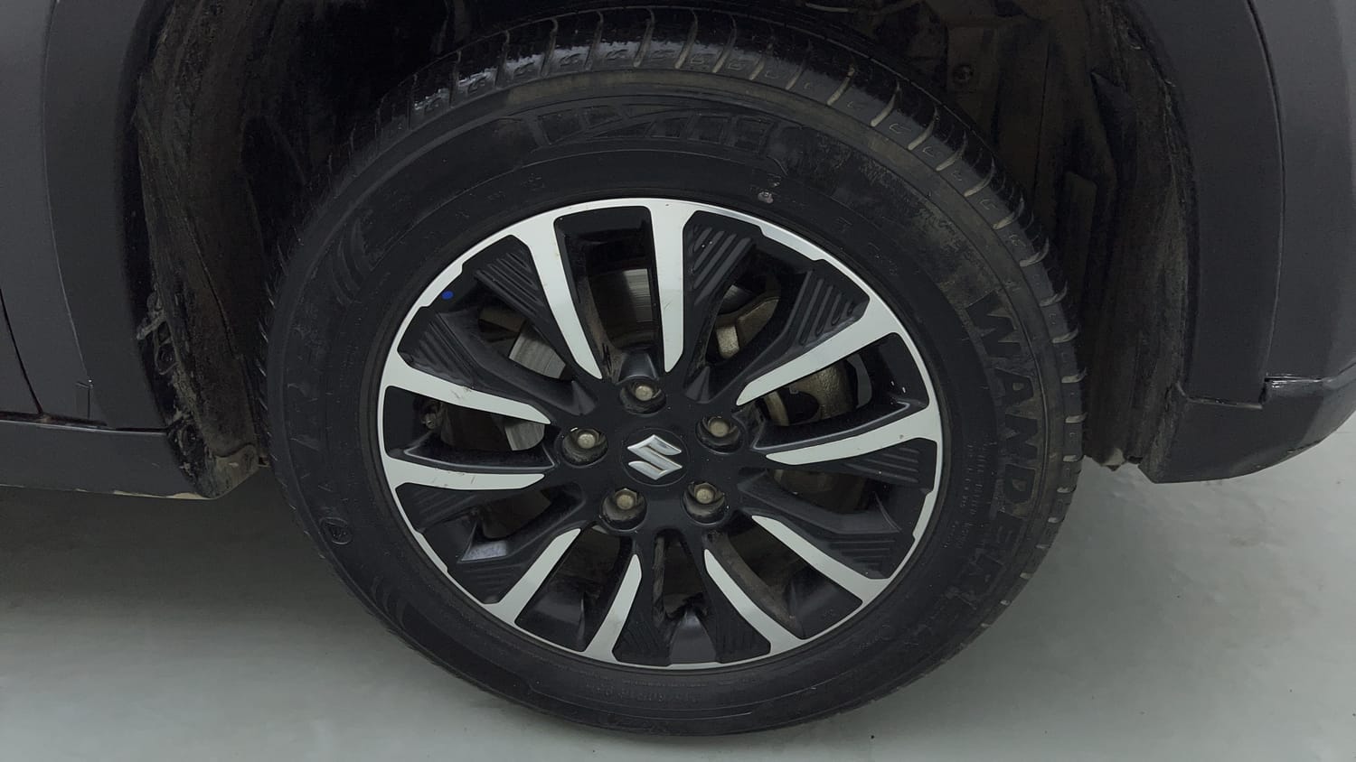 Used 2020 maruti-suzuki Vitara Brezza ZXi Plus Petrol Manual tyres RIGHT FRONT TYRE RIM VIEW