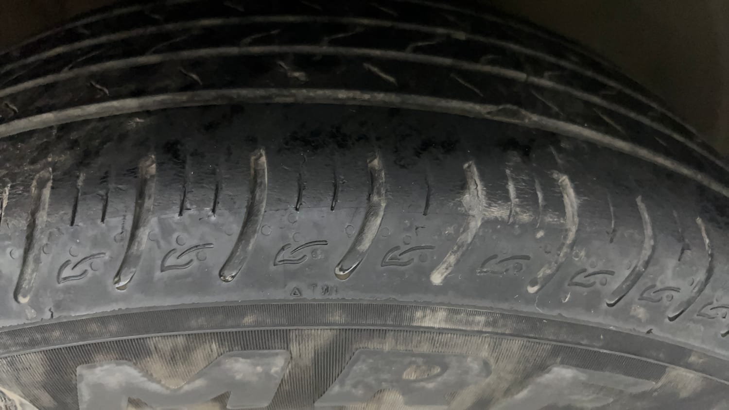 Used 2023 Kia Carens Prestige Plus 1.4 Petrol MT 7 STR Petrol Manual tyres RIGHT FRONT TYRE TREAD VIEW