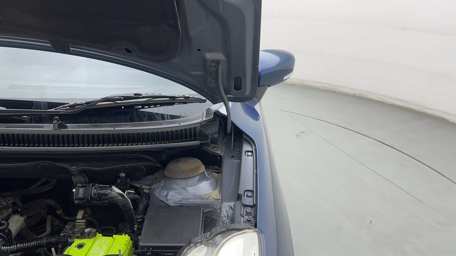 Used 2017 Maruti Suzuki Baleno Delta 1.2 Petrol Manual engine ENGINE LEFT SIDE HINGE & APRON VIEW