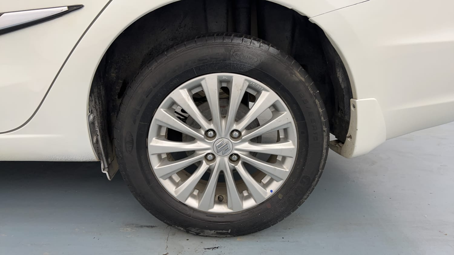 Used 2022 Maruti Suzuki Ciaz Zeta 1.5 Petrol Manual tyres LEFT REAR TYRE RIM VIEW