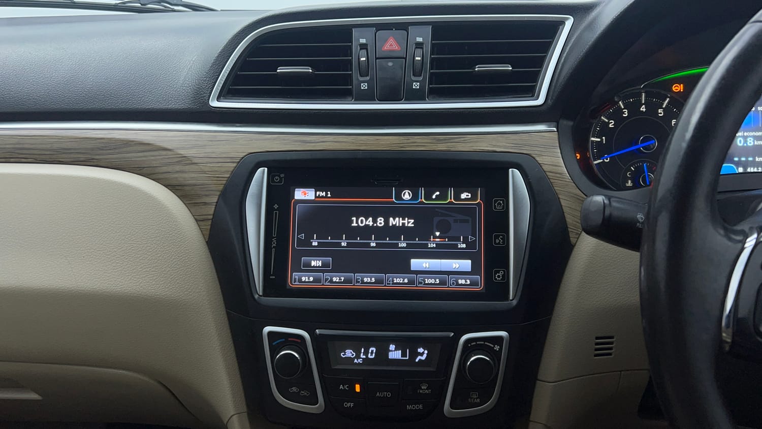 Used 2019 Maruti Suzuki Ciaz Alpha Hybrid 1.5 Petrol Manual top_features Integrated (in-dash) music system
