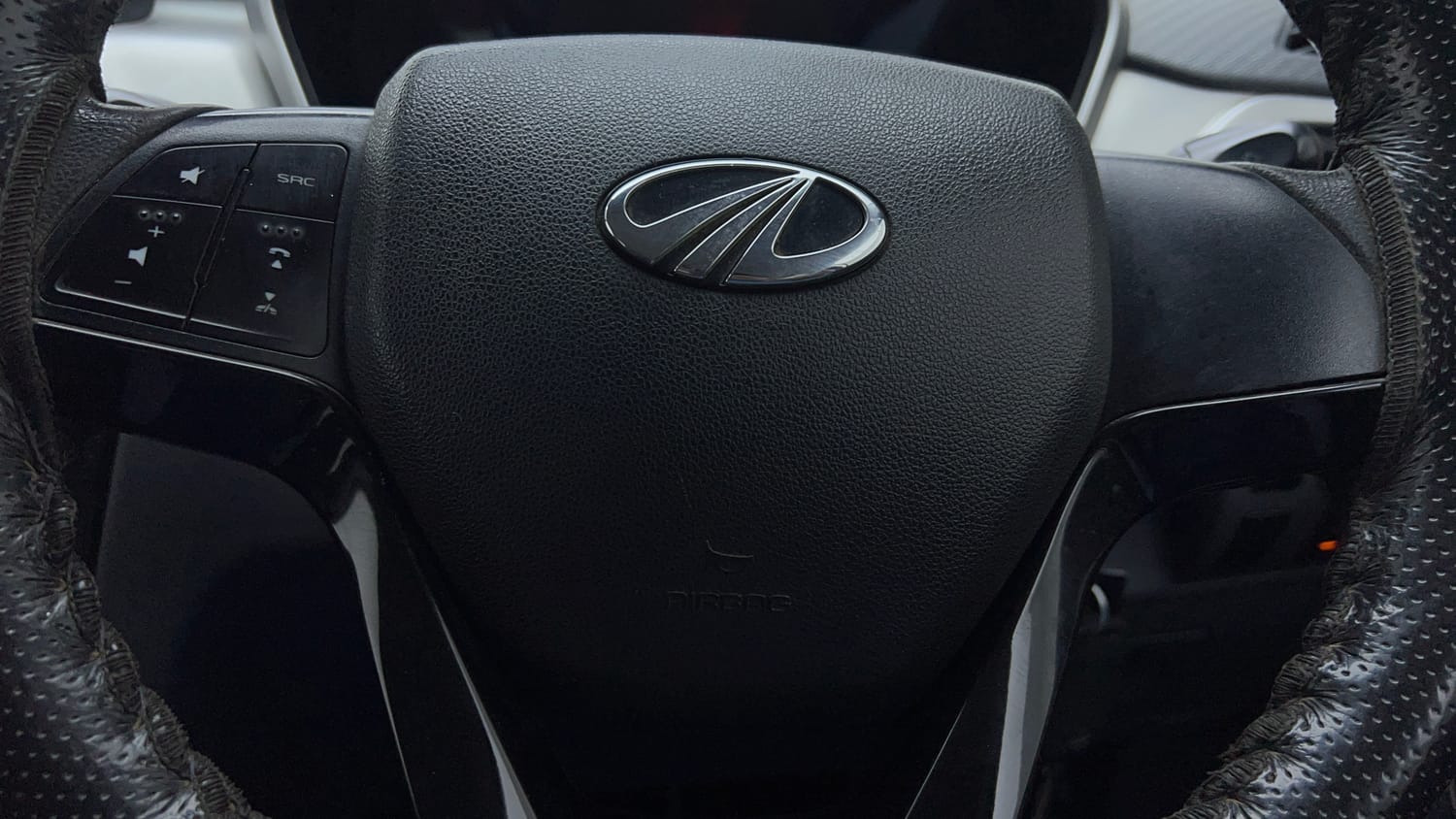 Used 2018 Mahindra KUV100 NXT K6 Plus 6 STR Petrol Manual top_features Airbags
