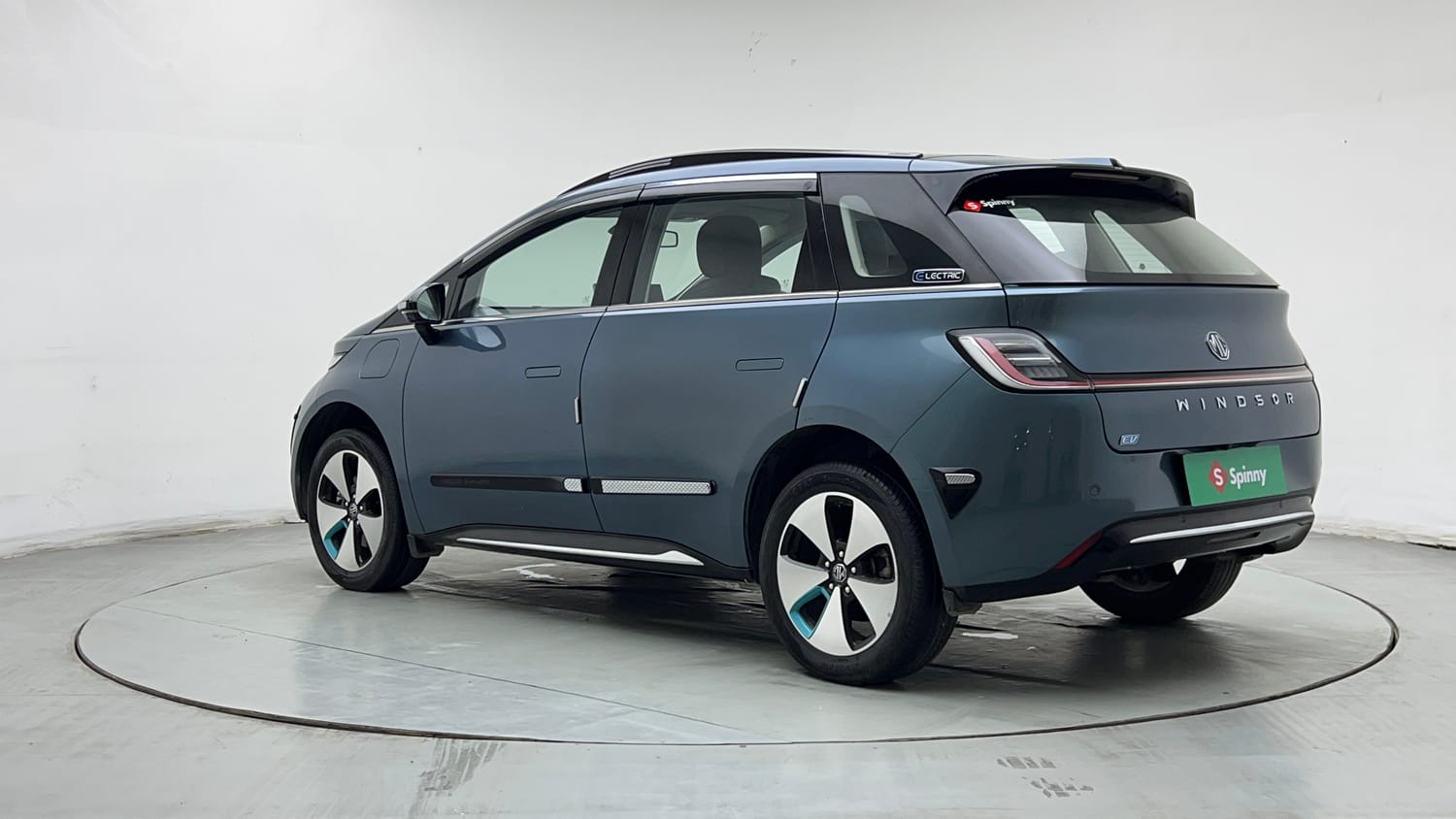 Used 2024 MG Motors Windsor EV Essence Electric Automatic exterior LEFT REAR CORNER VIEW