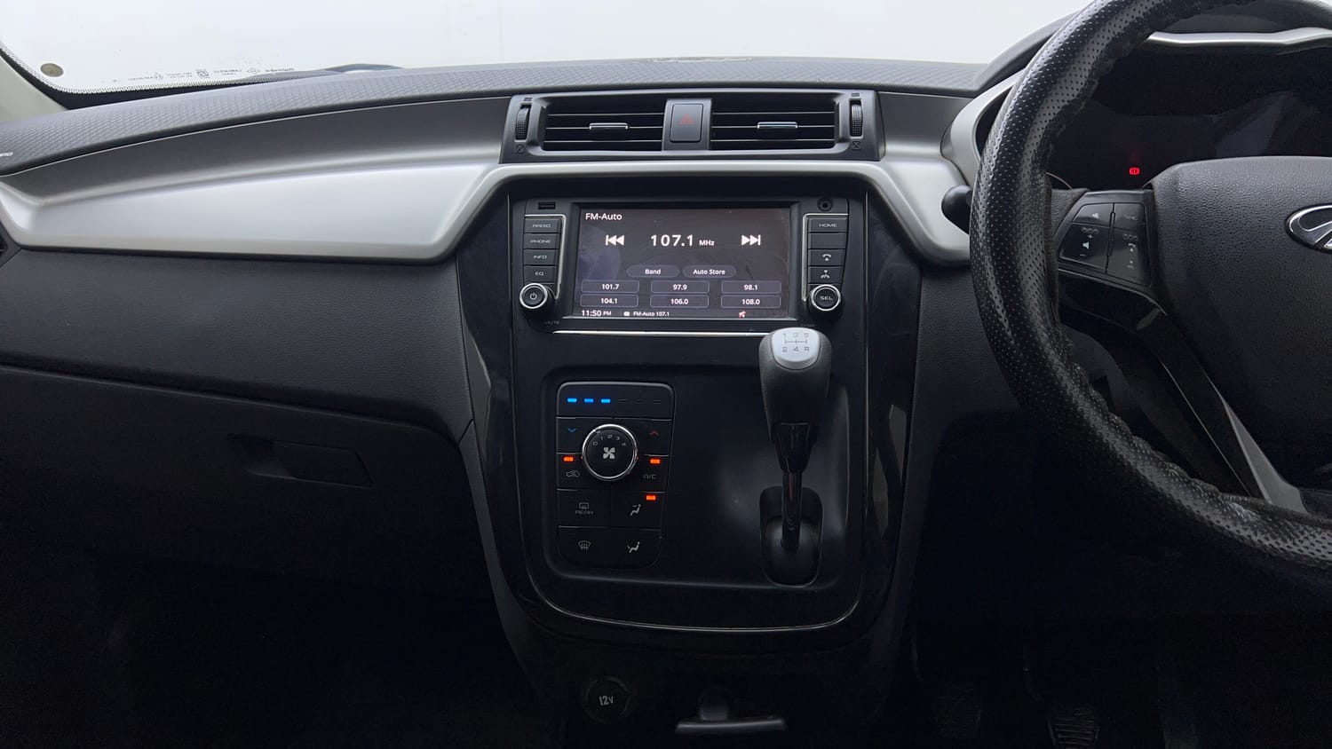 Used 2018 Mahindra KUV100 NXT K6 Plus 6 STR Petrol Manual interior MUSIC SYSTEM & AC CONTROL VIEW