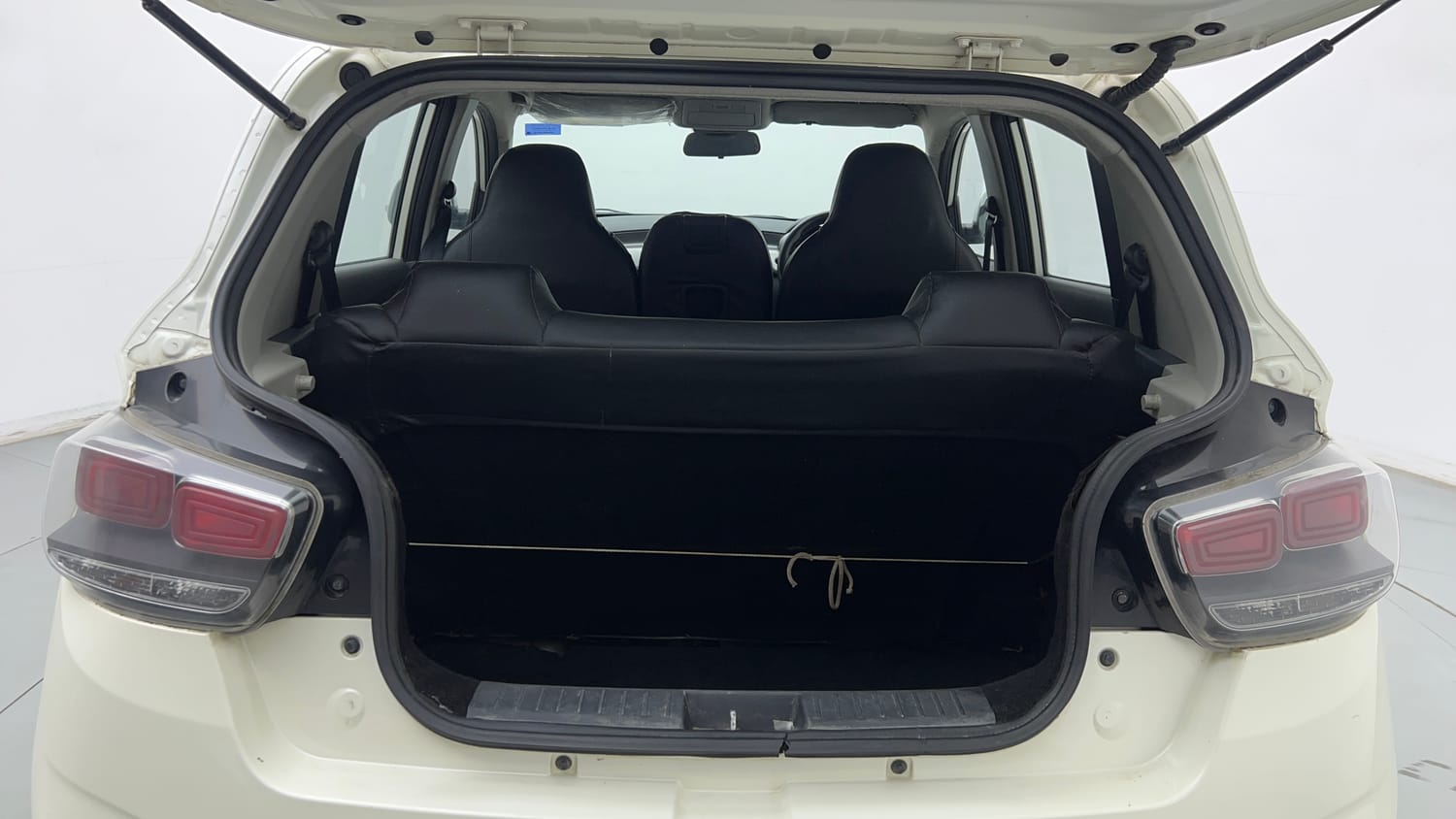 Used 2018 Mahindra KUV100 NXT K6 Plus 6 STR Petrol Manual interior DICKY INSIDE VIEW