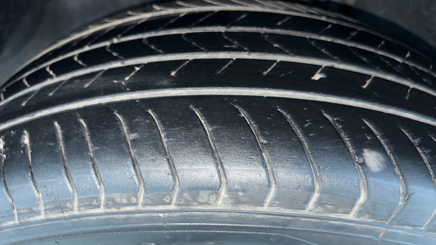 Used 2024 MG Motors Windsor EV Essence Electric Automatic tyres LEFT FRONT TYRE TREAD VIEW