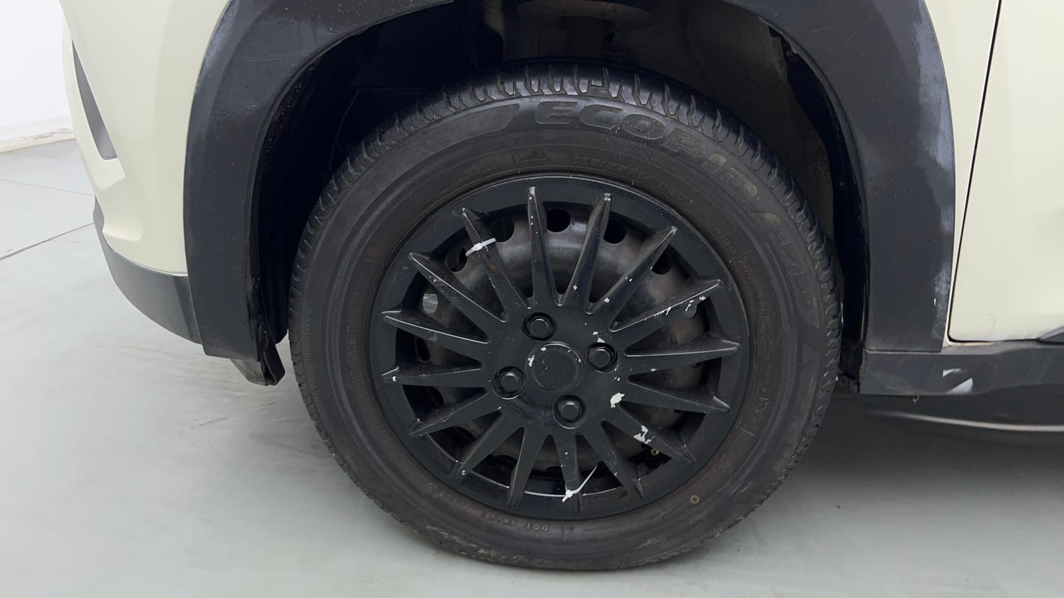 Used 2018 Mahindra KUV100 NXT K6 Plus 6 STR Petrol Manual tyres LEFT FRONT TYRE RIM VIEW