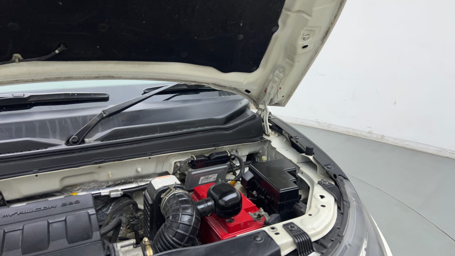 Used 2018 Mahindra KUV100 NXT K6 Plus 6 STR Petrol Manual engine ENGINE LEFT SIDE HINGE & APRON VIEW