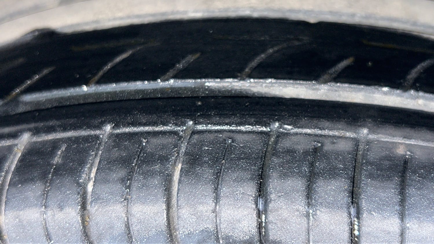 Used 2019 Maruti Suzuki Ciaz Alpha Hybrid 1.5 Petrol Manual tyres LEFT REAR TYRE TREAD VIEW