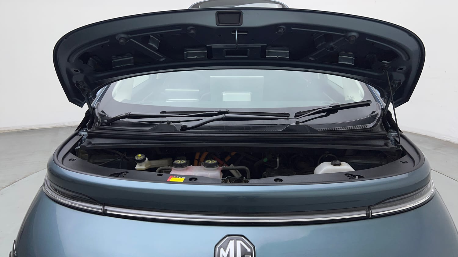Used 2024 MG Motors Windsor EV Essence Electric Automatic engine ENGINE & BONNET OPEN FRONT VIEW