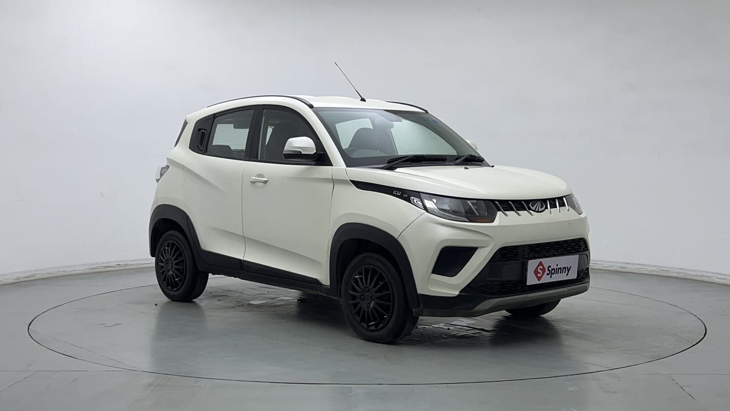 Used 2018 Mahindra KUV100 NXT K6 Plus 6 STR Petrol Manual exterior RIGHT FRONT CORNER VIEW