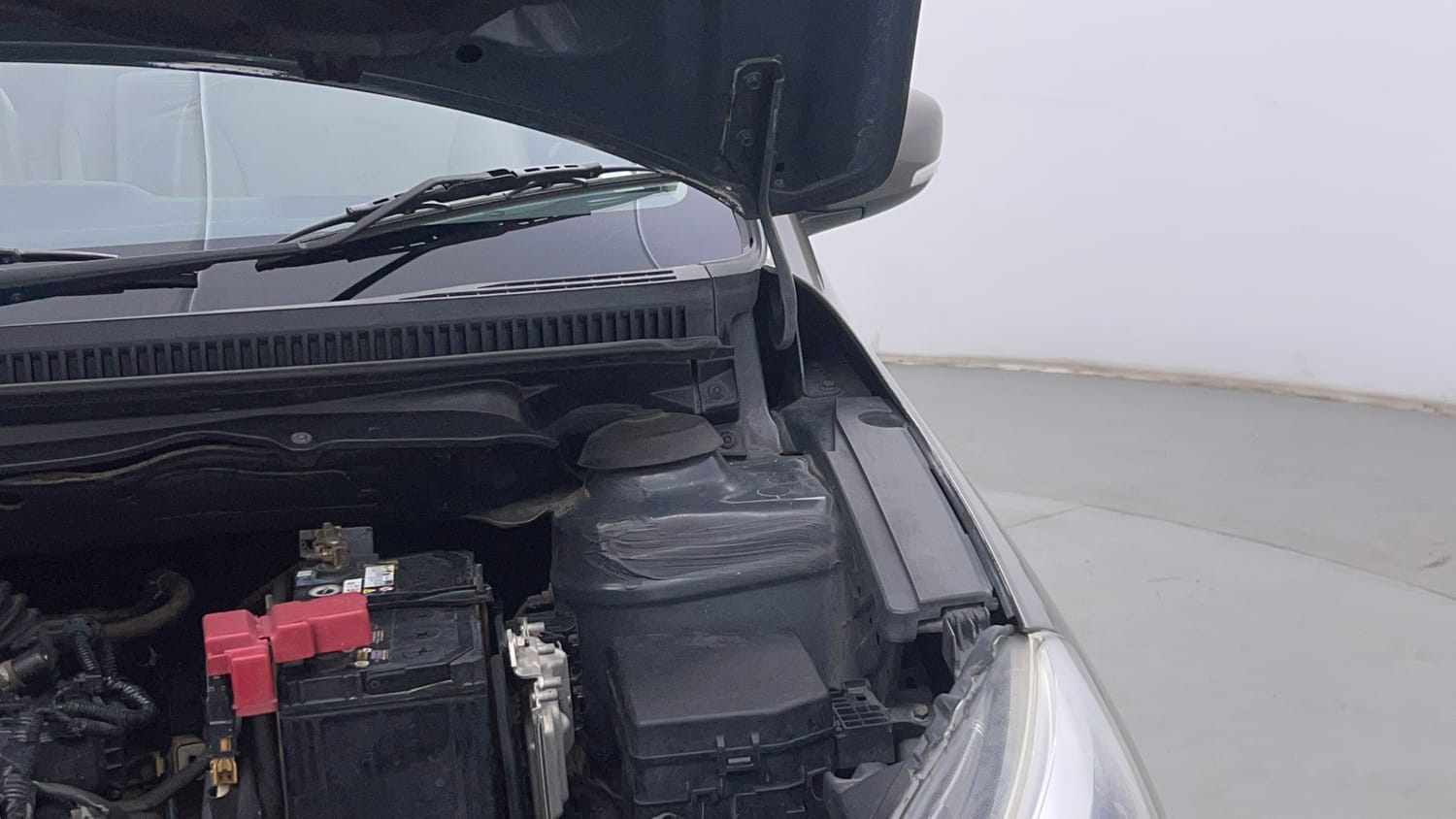 Used 2019 Maruti Suzuki Ciaz Alpha Hybrid 1.5 Petrol Manual engine ENGINE LEFT SIDE HINGE & APRON VIEW