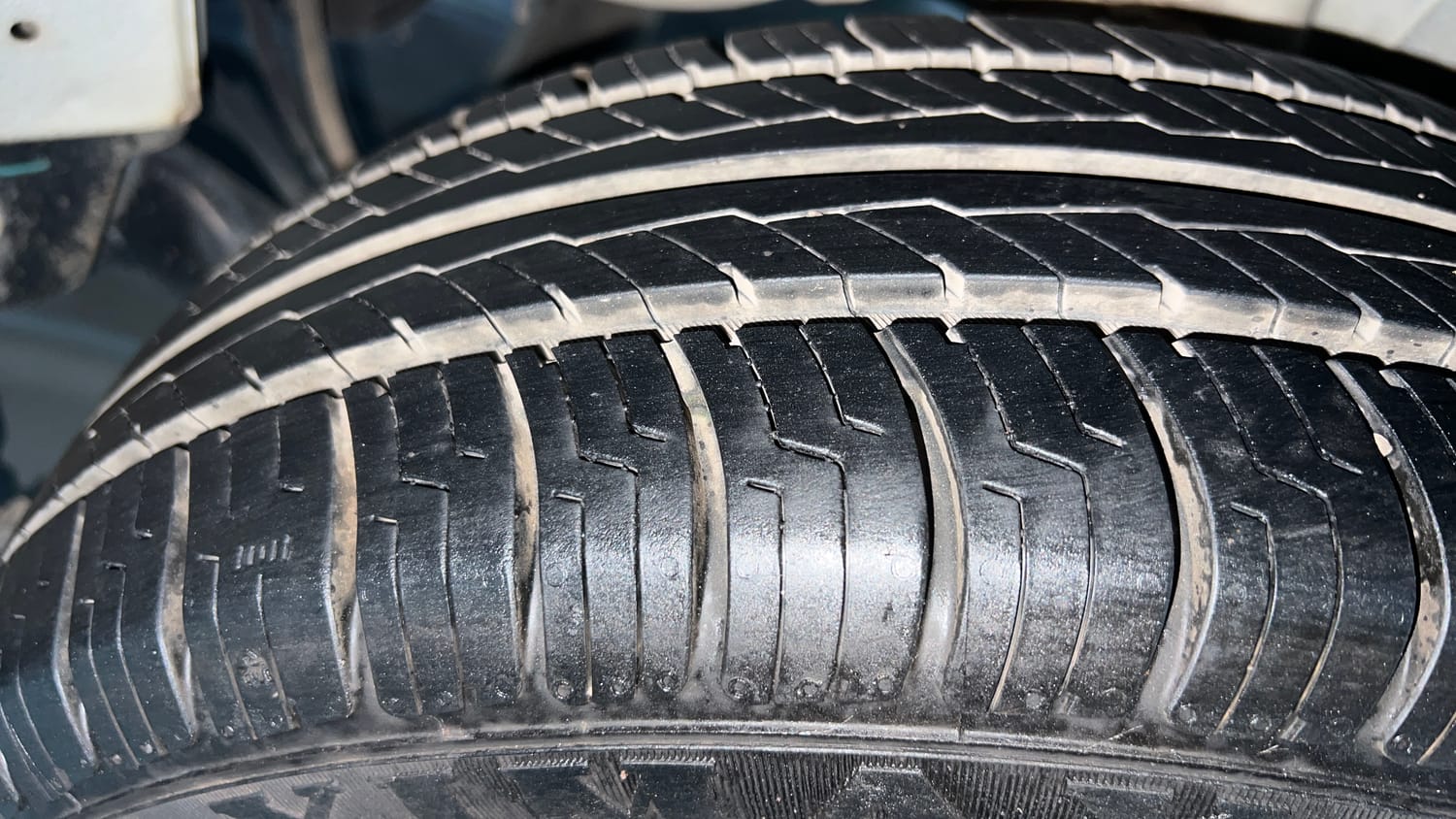 Used 2018 Mahindra KUV100 NXT K6 Plus 6 STR Petrol Manual tyres LEFT REAR TYRE TREAD VIEW