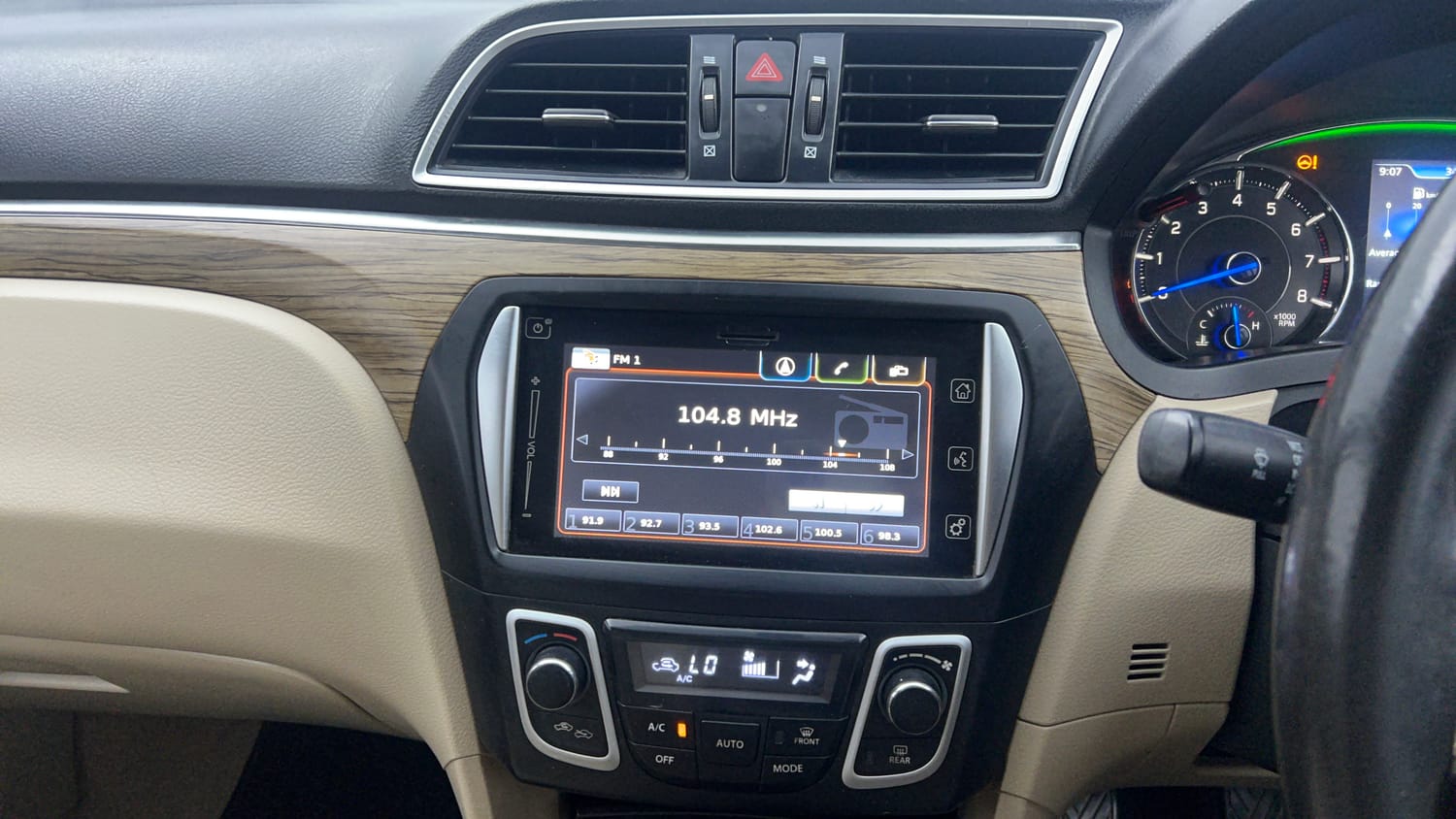 Used 2019 Maruti Suzuki Ciaz Alpha Hybrid 1.5 Petrol Manual interior MUSIC SYSTEM & AC CONTROL VIEW