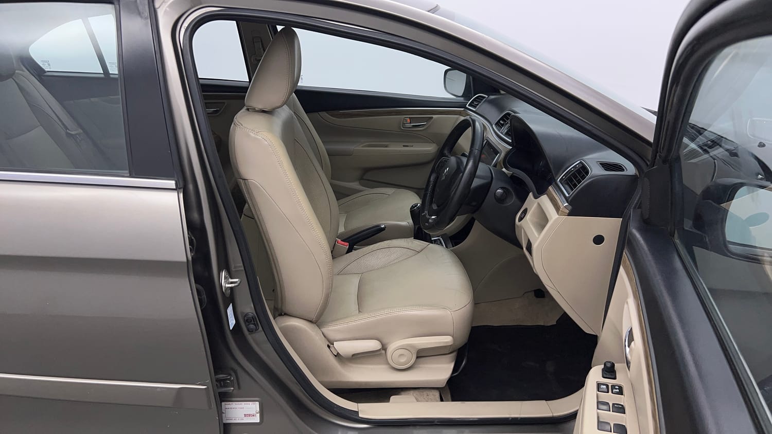 Used 2019 Maruti Suzuki Ciaz Alpha Hybrid 1.5 Petrol Manual interior RIGHT SIDE FRONT DOOR CABIN VIEW