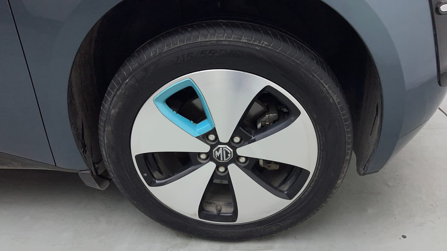 Used 2024 MG Motors Windsor EV Essence Electric Automatic tyres RIGHT FRONT TYRE RIM VIEW