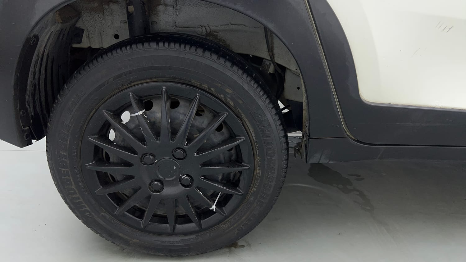 Used 2018 Mahindra KUV100 NXT K6 Plus 6 STR Petrol Manual tyres RIGHT REAR TYRE RIM VIEW