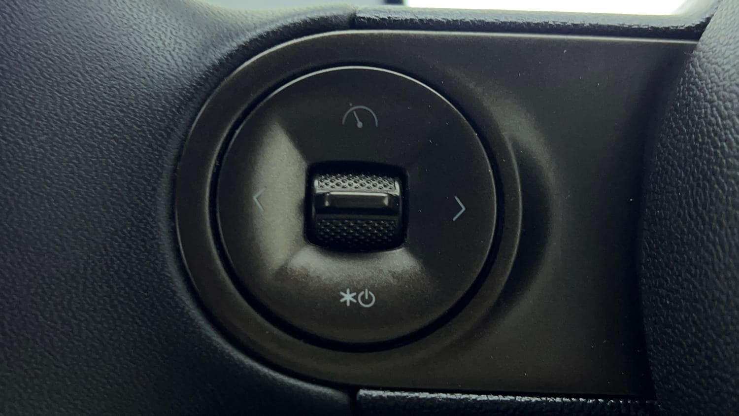 Used 2024 MG Motors Windsor EV Essence Electric Automatic top_features Cruise control