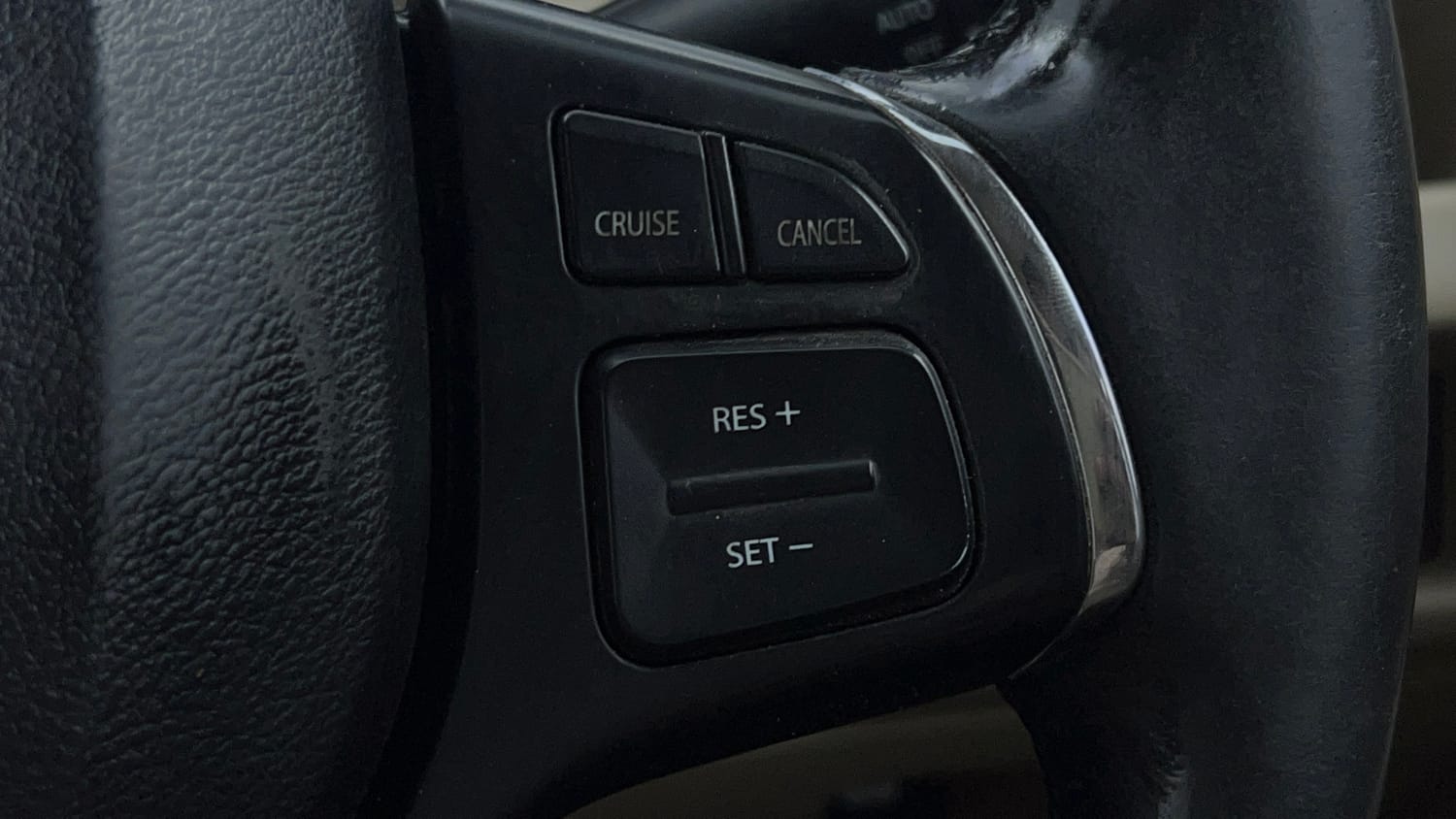 Used 2019 Maruti Suzuki Ciaz Alpha Hybrid 1.5 Petrol Manual top_features Cruise control