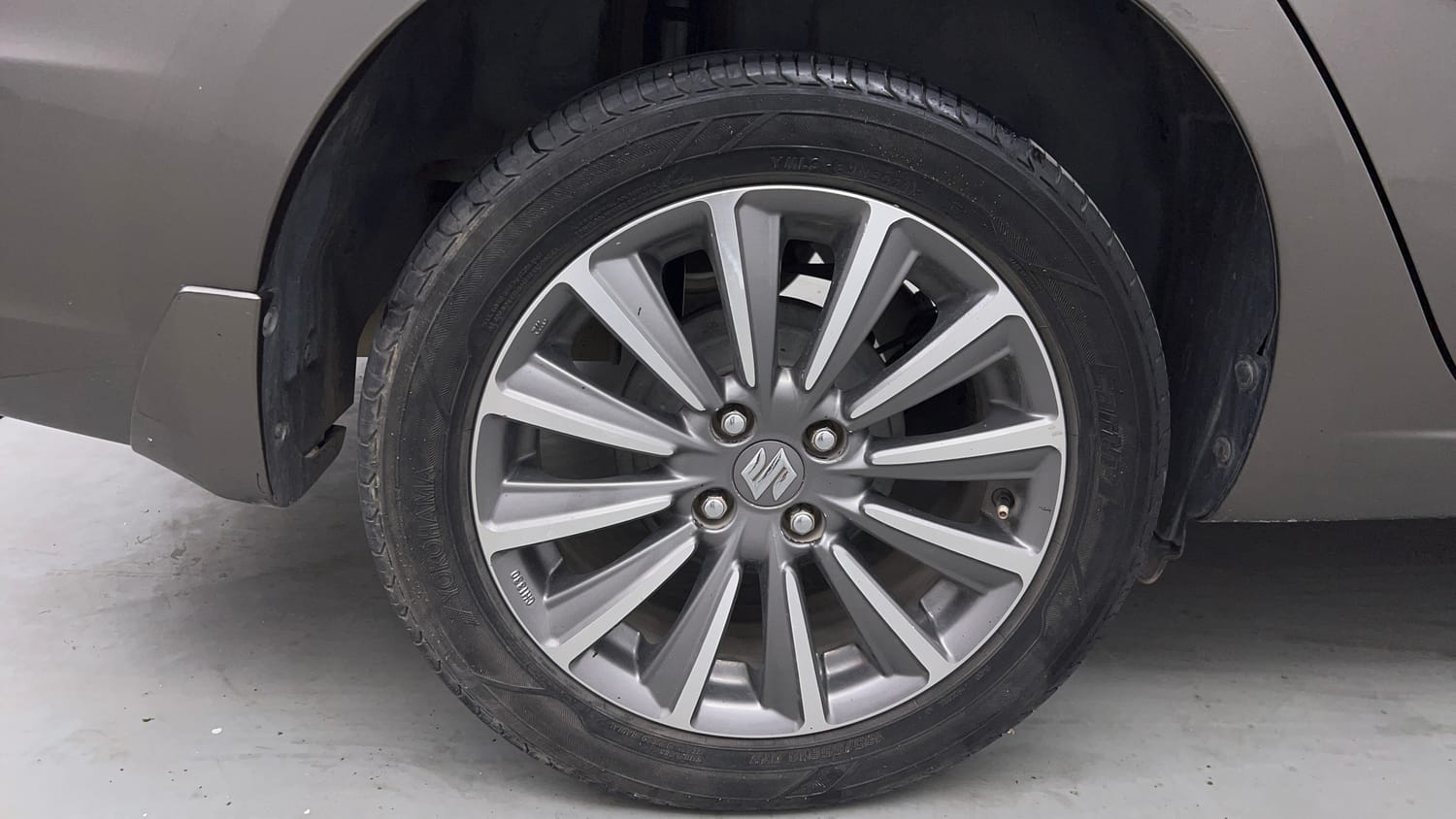 Used 2019 Maruti Suzuki Ciaz Alpha Hybrid 1.5 Petrol Manual tyres RIGHT REAR TYRE RIM VIEW