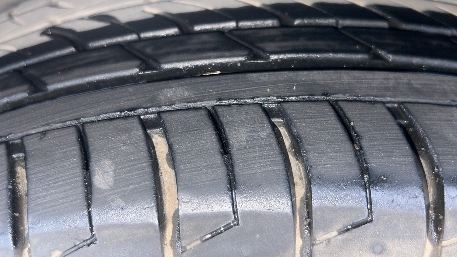 Used 2019 Maruti Suzuki Ciaz Alpha Hybrid 1.5 Petrol Manual tyres LEFT FRONT TYRE TREAD VIEW