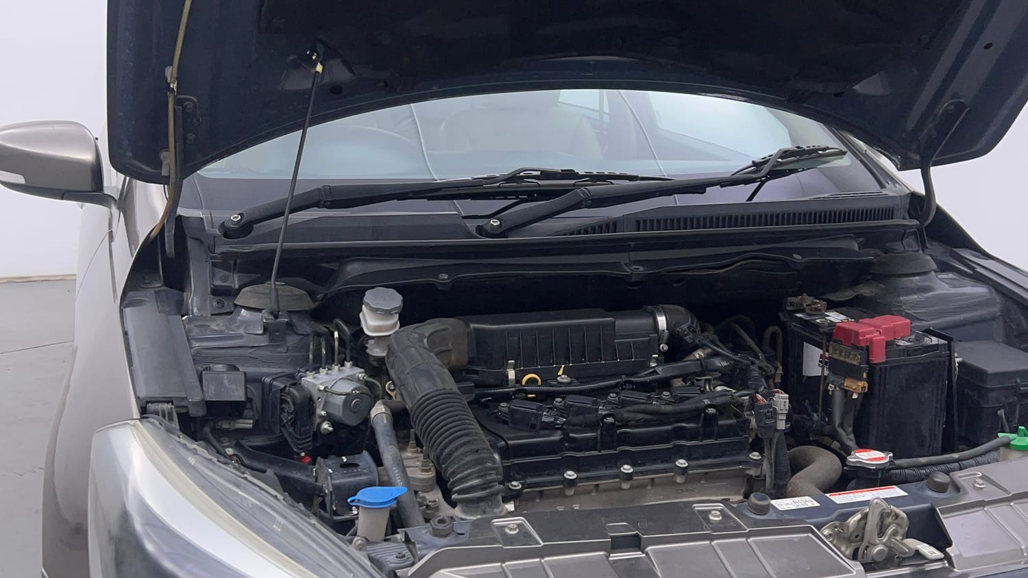 Used 2019 Maruti Suzuki Ciaz Alpha Hybrid 1.5 Petrol Manual engine ENGINE RIGHT SIDE HINGE & APRON VIEW